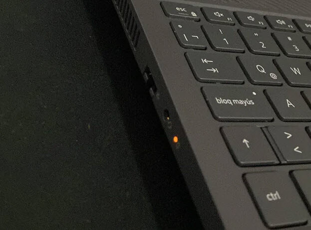 Dell laptop battery light flashing orange when plugged in