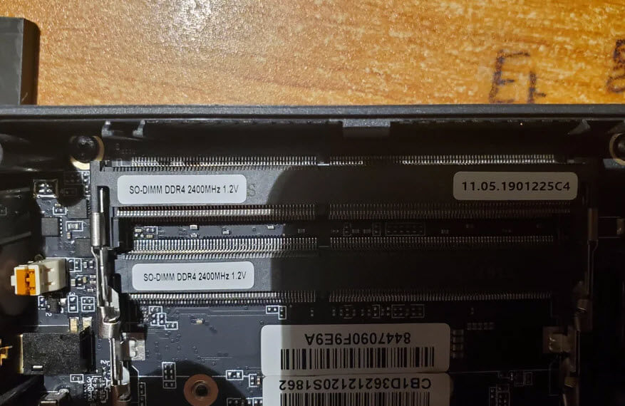 Laptop SO-DIMM RAM memory slot